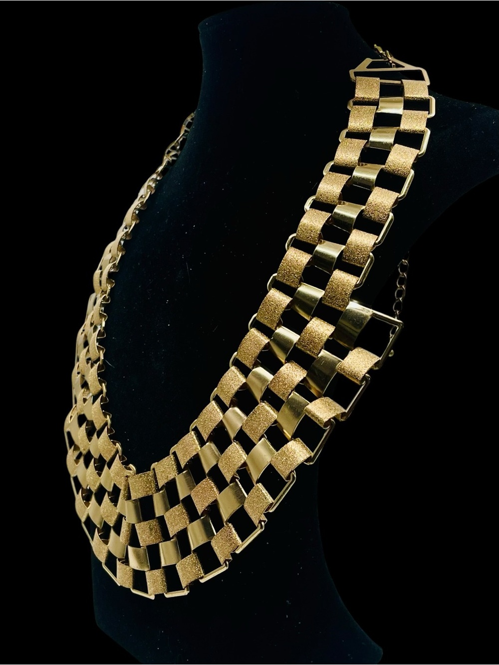 Fab Vintage Gold Tone Textured Bib Collar Necklace Retro Brutalist Statement - Picture 7 of 15